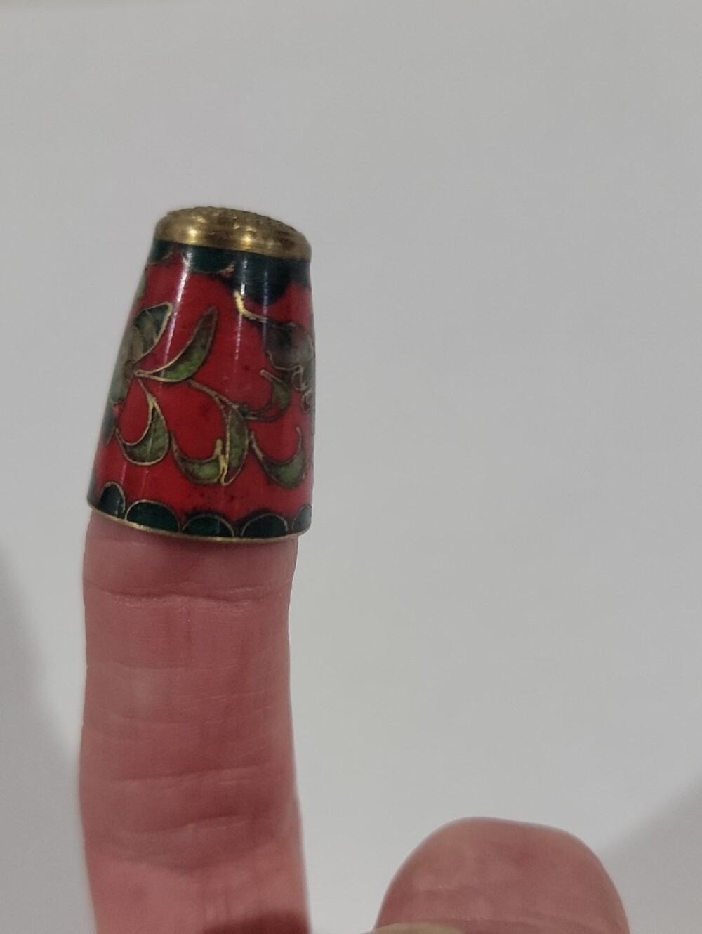 Vintage Chinese Red Floral Cloisonné Sewing Thimble Finger Protector - Picture 2 of 8